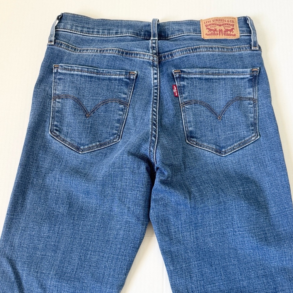 Levi's 314 Shaping Straight Jeans - Picture 4 of 5